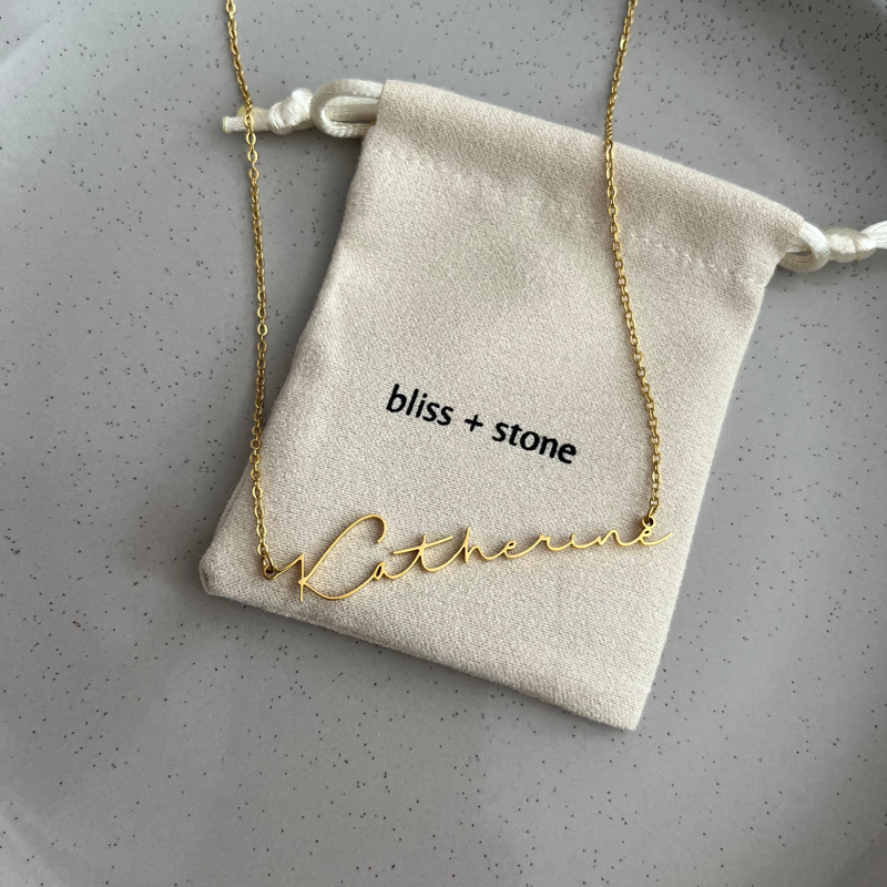 Petit online name necklace